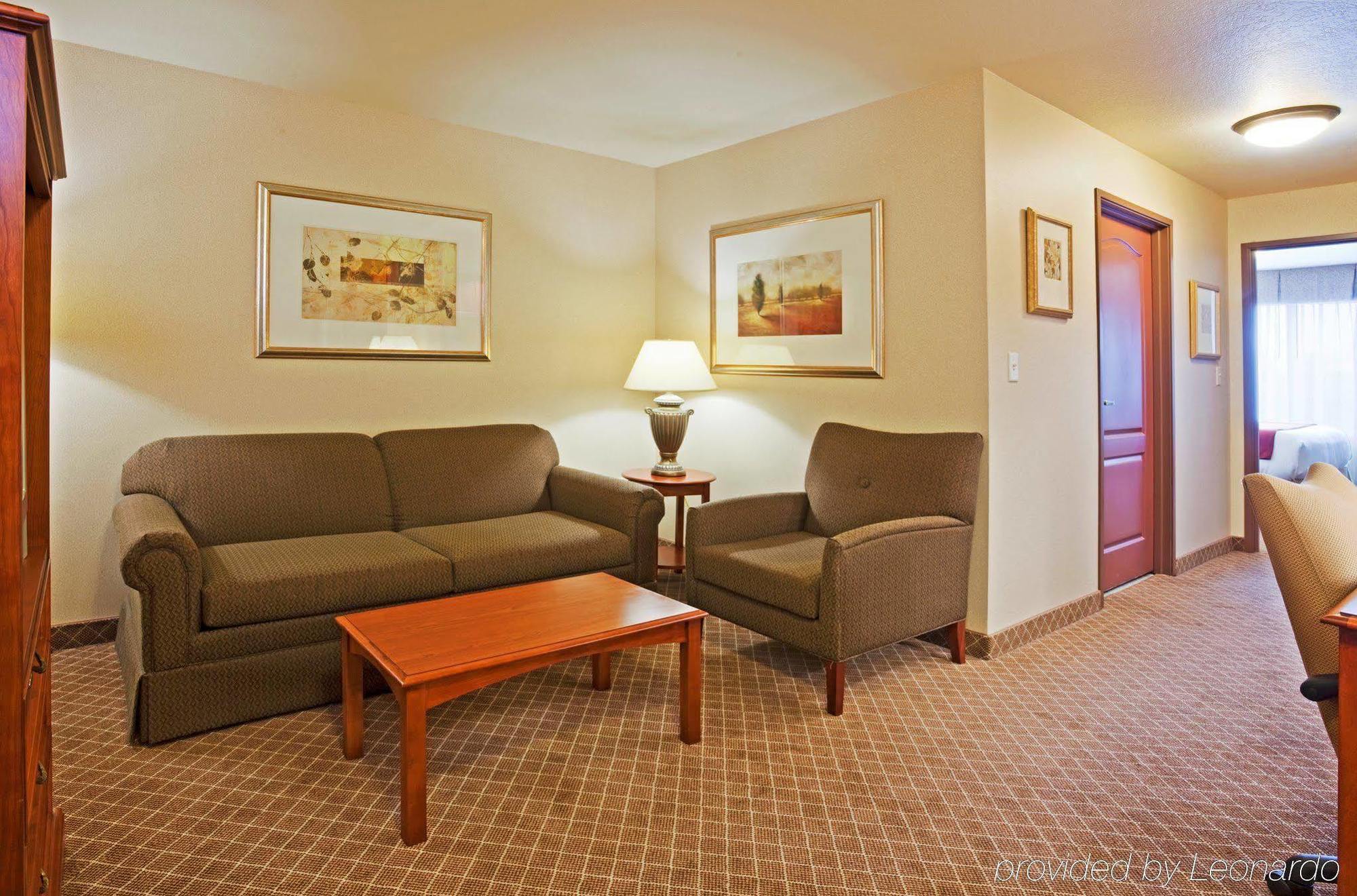 Holiday Inn Express & Suites Wausau, An Ihg Hotel Weston Room photo